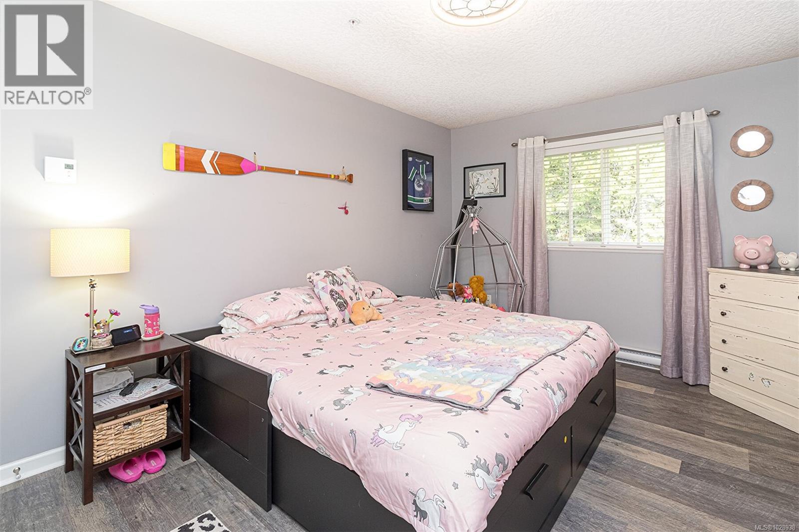 4 15 Helmcken Rd, View Royal