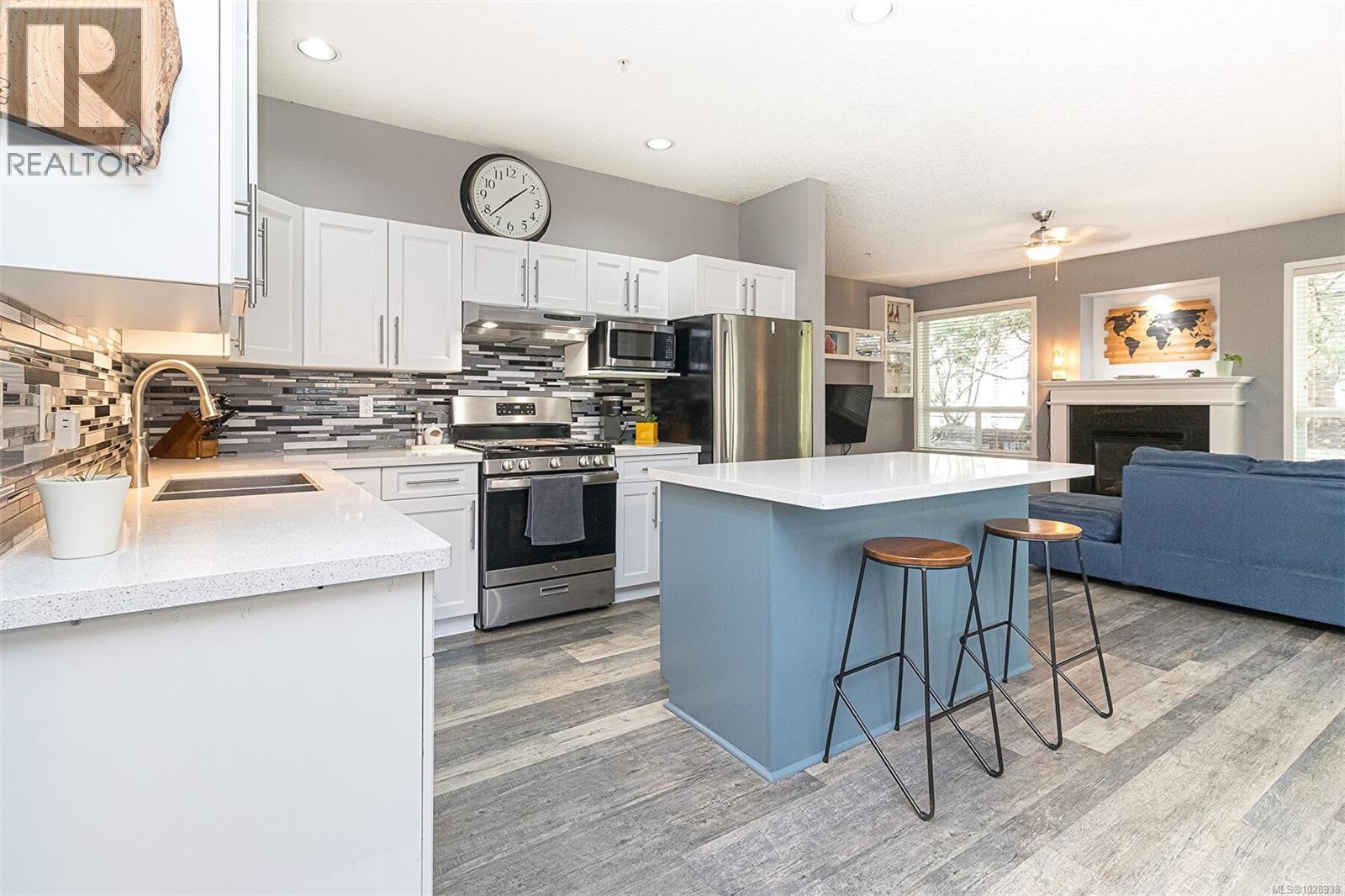 4 15 Helmcken Rd, View Royal