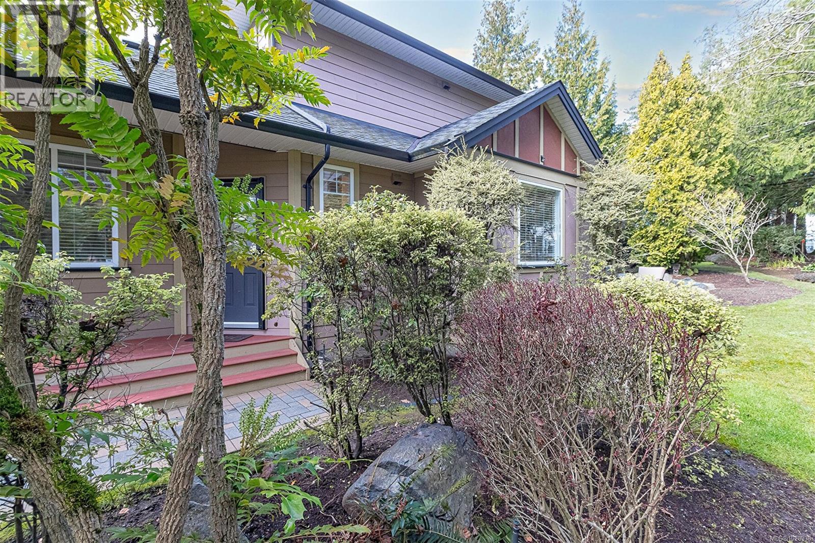 4 15 Helmcken Rd, View Royal