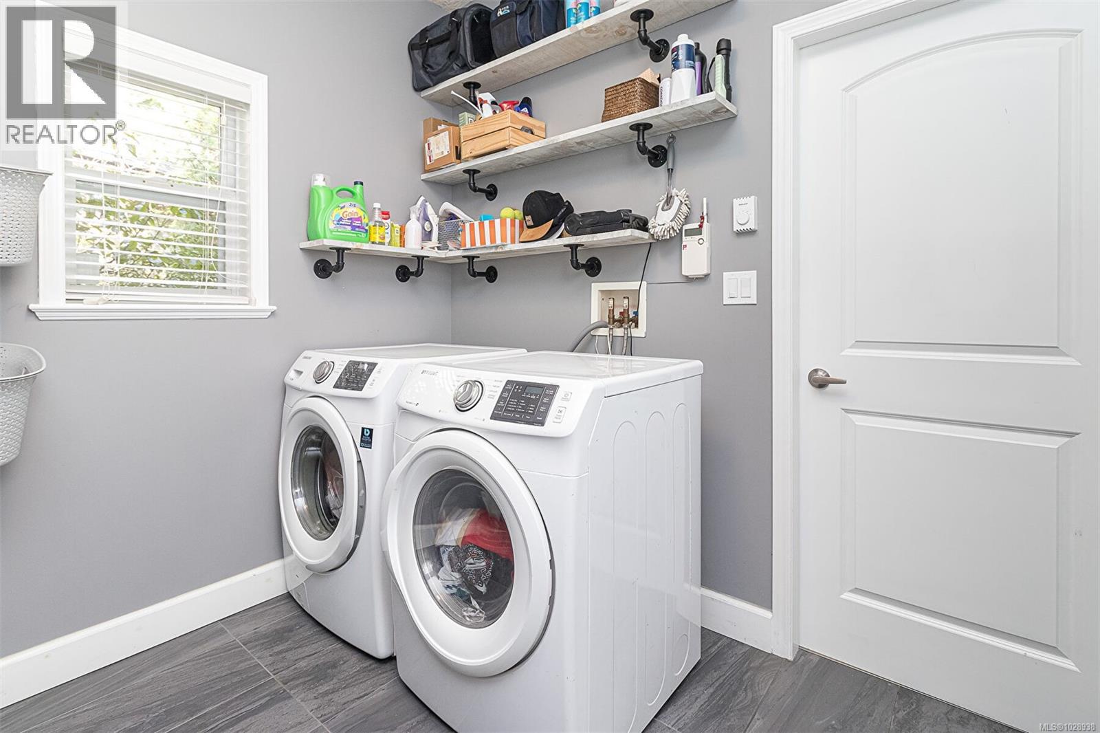 4 15 Helmcken Rd, View Royal