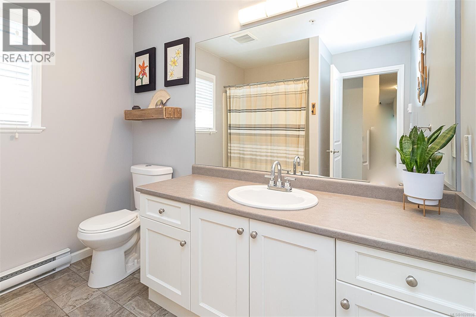 4 15 Helmcken Rd, View Royal