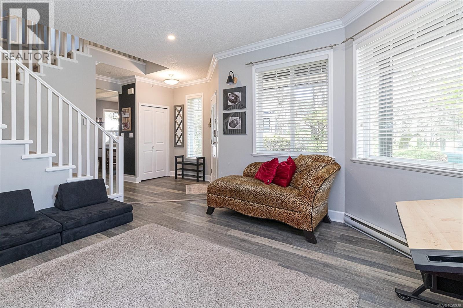 4 15 Helmcken Rd, View Royal