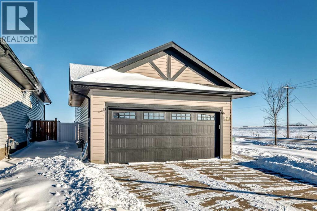 668 Robinson Avenue, Penhold