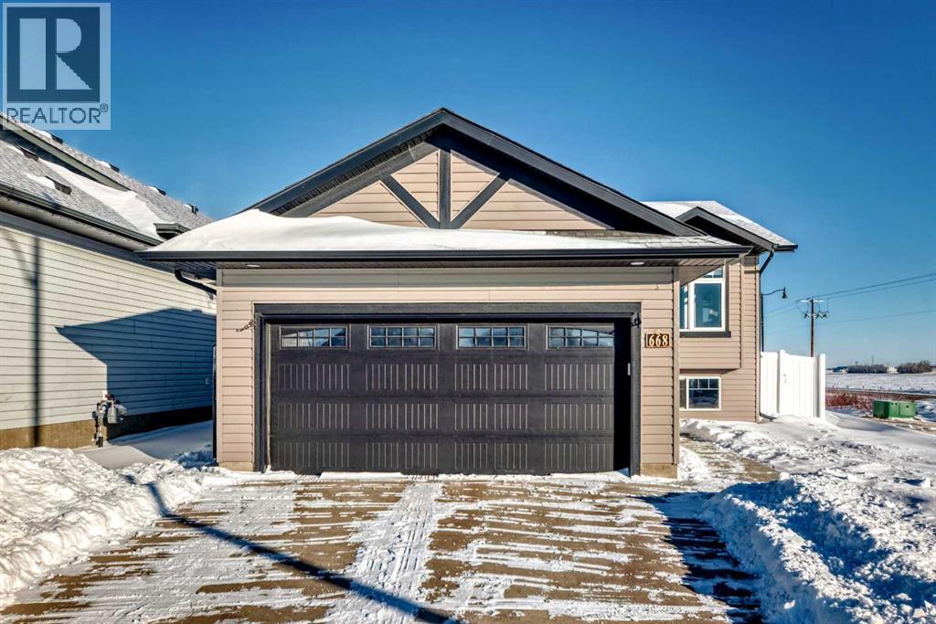 668 Robinson Avenue, Penhold