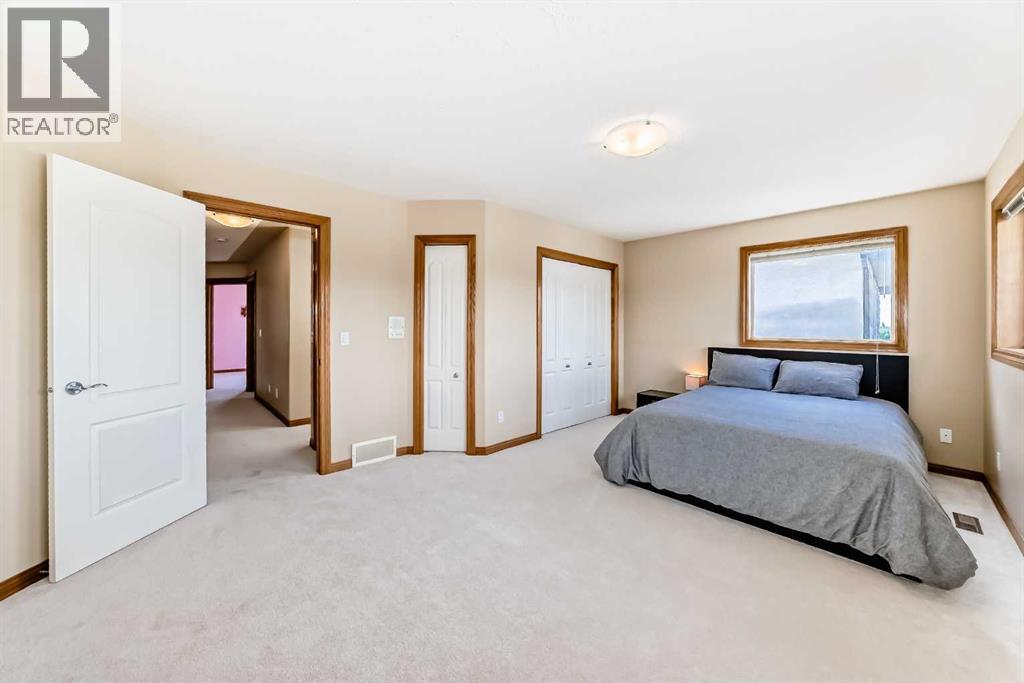 Single Family House for Sale in  Royal Highland Court NW Royal Oak Calgary 