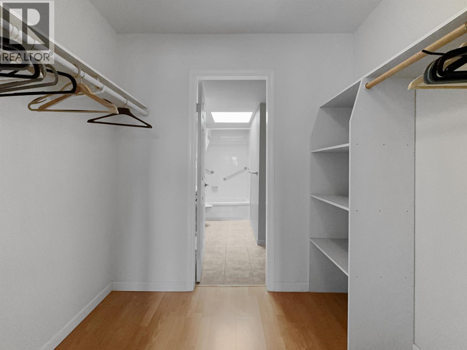 4xx 5335 HASTINGS STREET, Burnaby