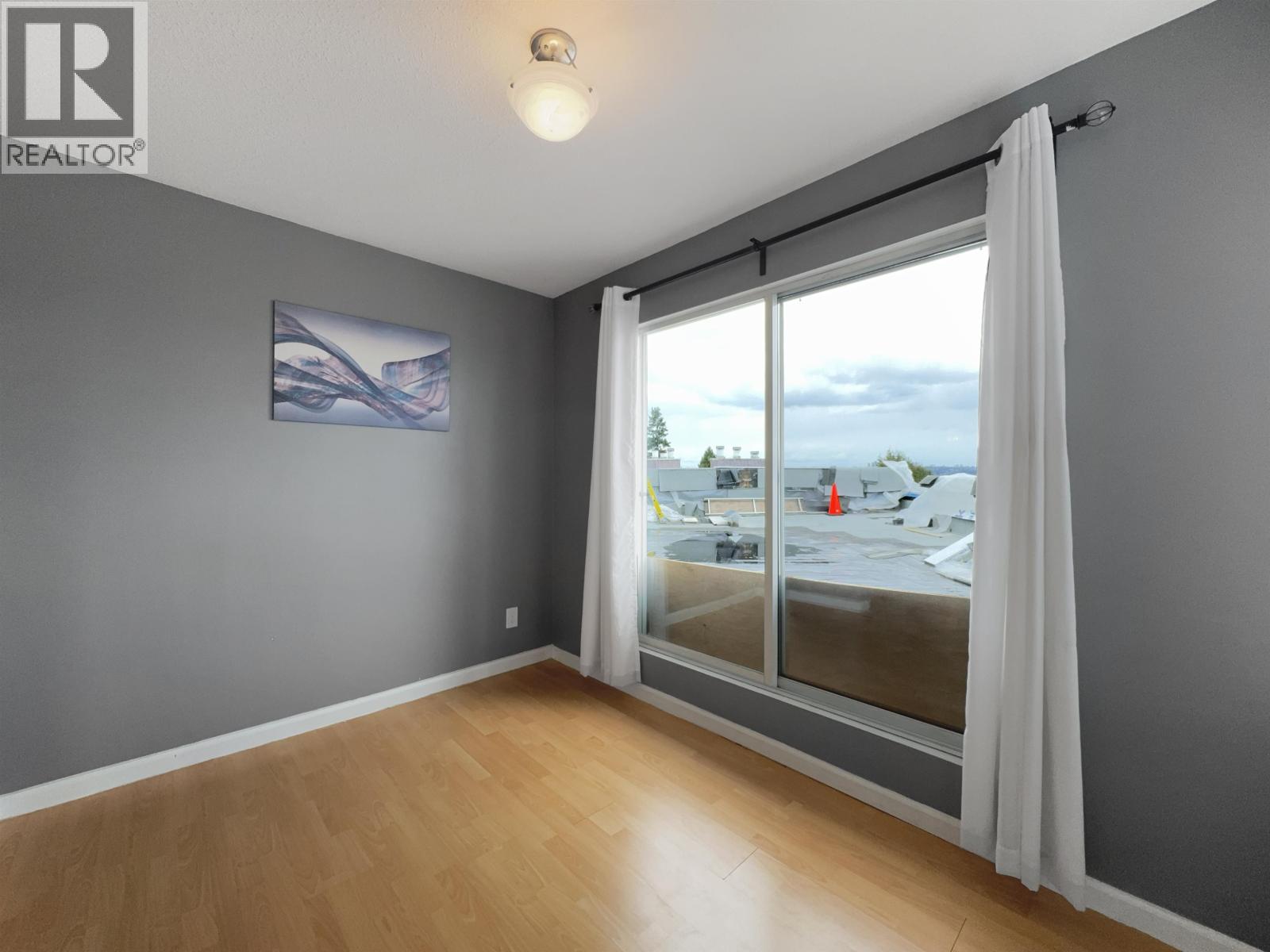 4xx 5335 HASTINGS STREET, Burnaby