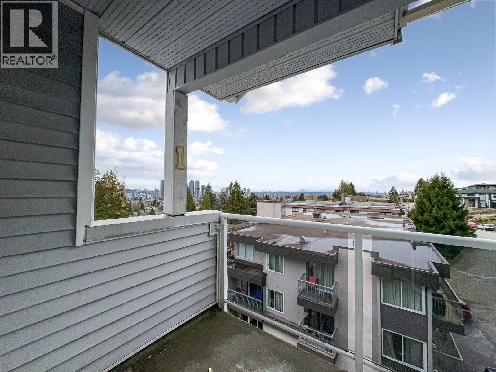 4xx 5335 HASTINGS STREET, Burnaby