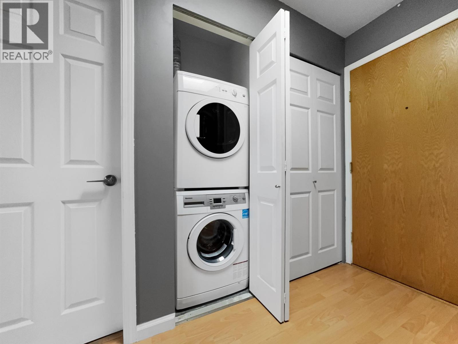 4xx 5335 HASTINGS STREET, Burnaby