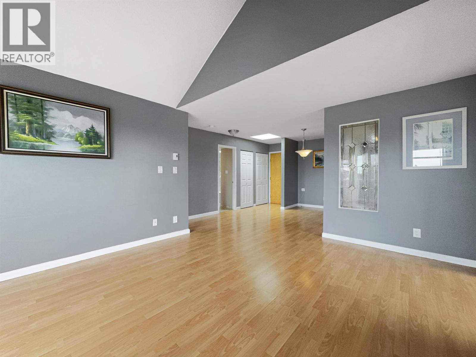 4xx 5335 HASTINGS STREET, Burnaby