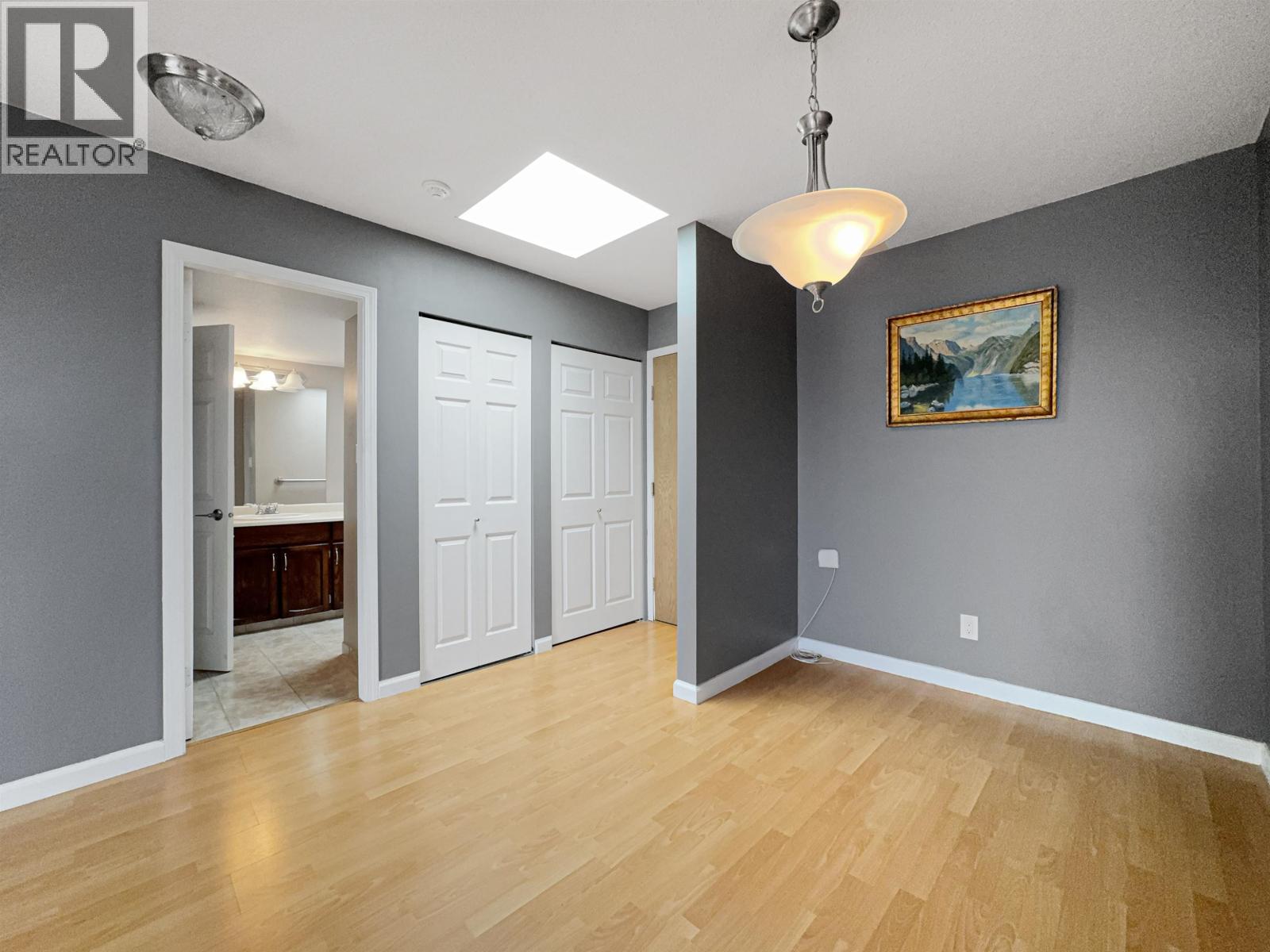 4xx 5335 HASTINGS STREET, Burnaby