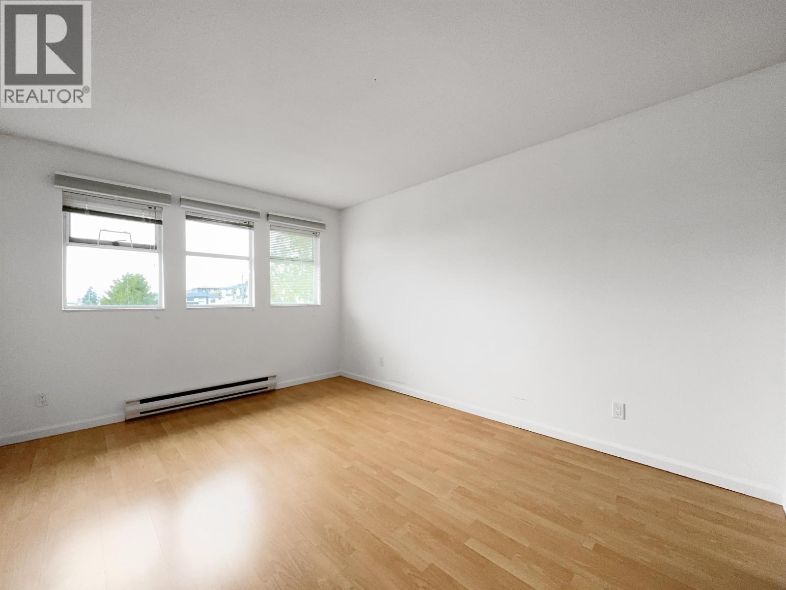 4xx 5335 HASTINGS STREET, Burnaby