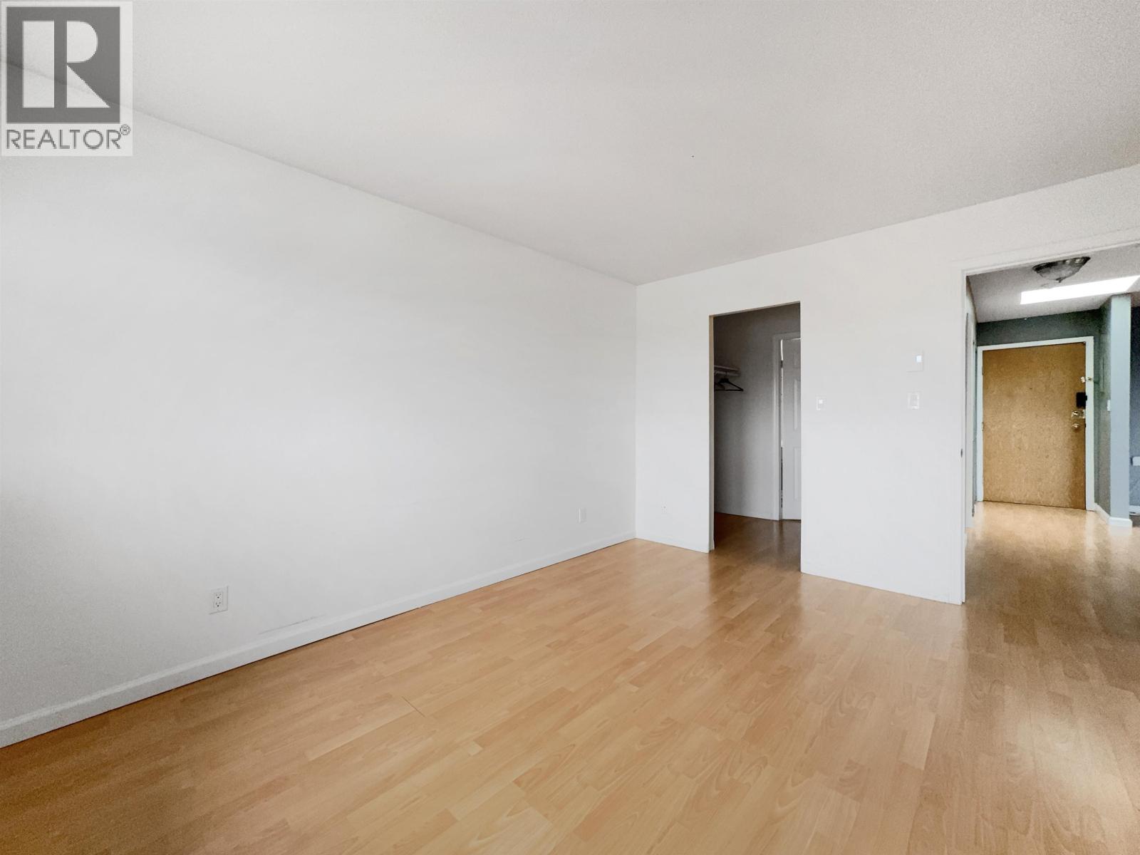 4xx 5335 HASTINGS STREET, Burnaby