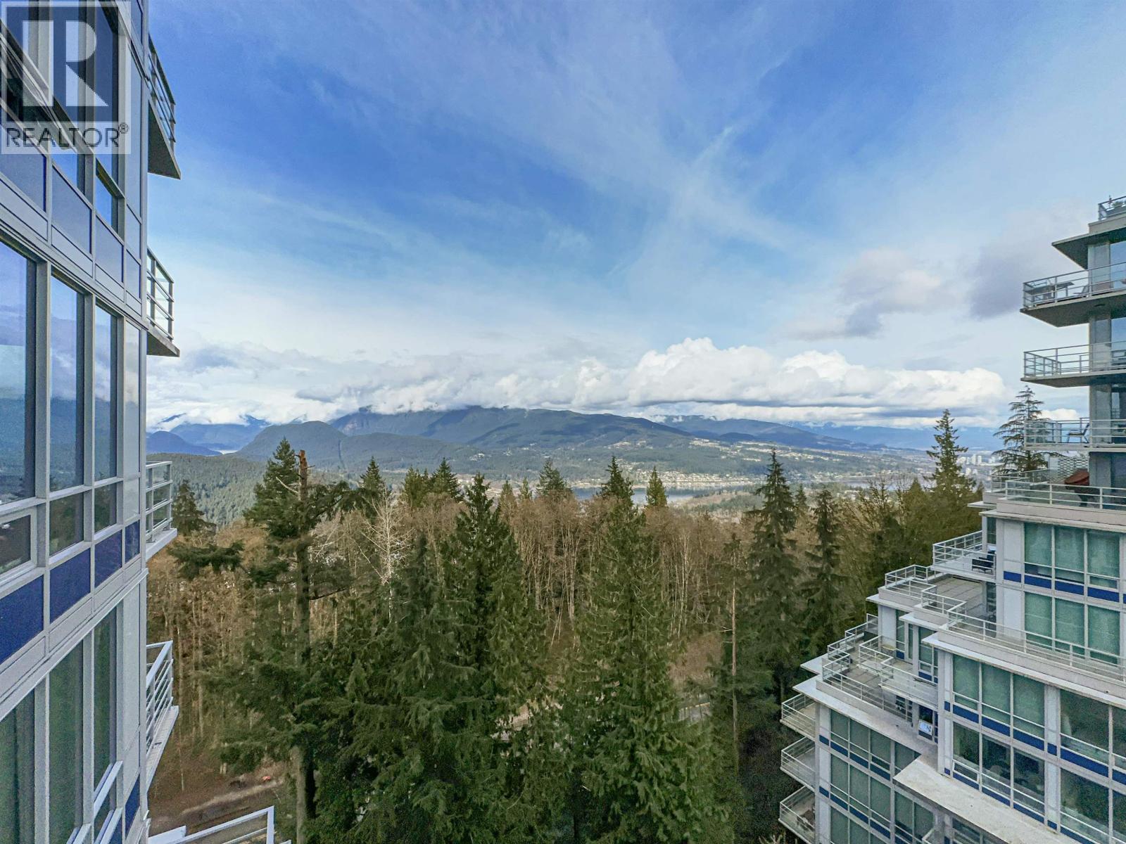 9xx 9060 UNIVERSITY CRESCENT, Burnaby