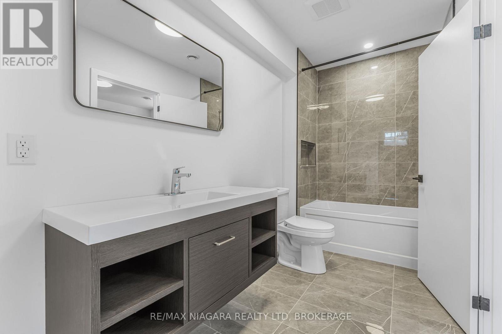 6176 CURLIN CRESCENT - 41