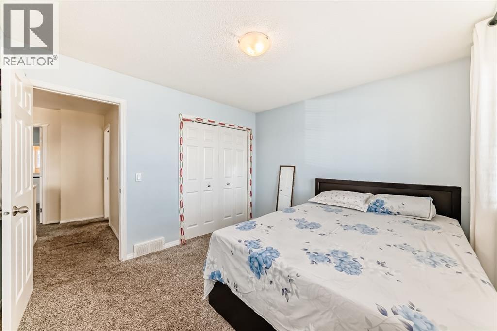 Single Family House for Sale in  Saddlecrest Park NE Saddle Ridge Calgary 