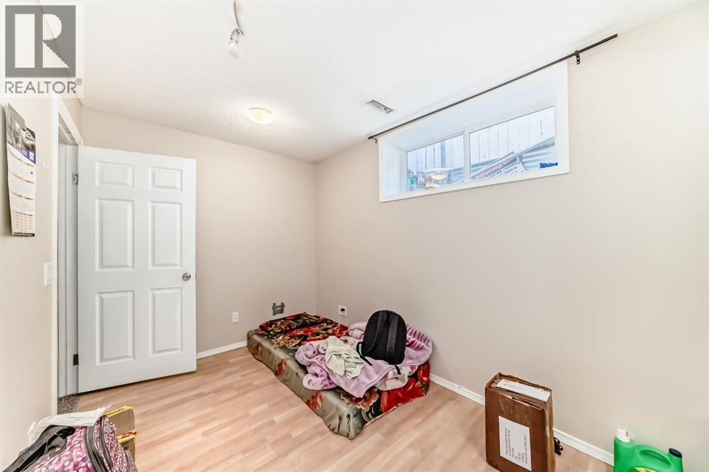 Single Family House for Sale in  Saddlecrest Park NE Saddle Ridge Calgary 