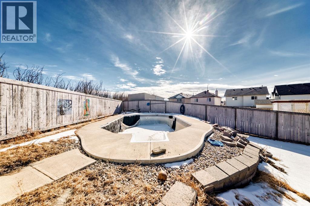 Single Family House for Sale in  Saddlecrest Park NE Saddle Ridge Calgary 