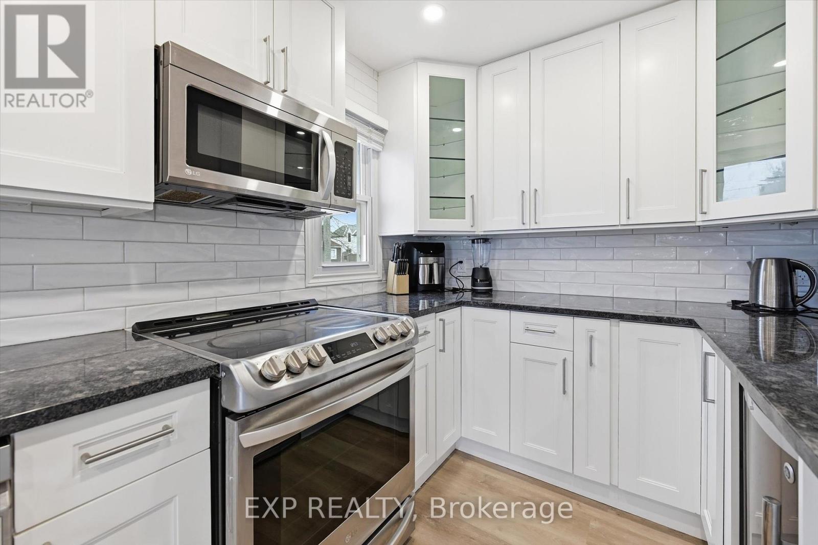 70 WHYTE AVENUE N - 14