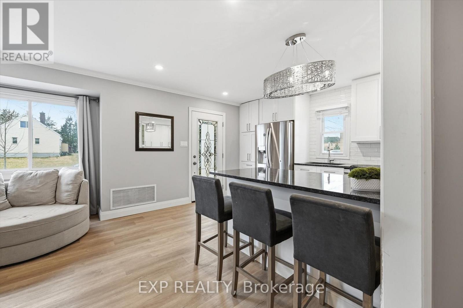 70 WHYTE AVENUE N - 21