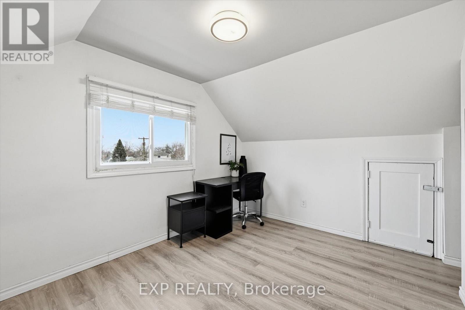 70 WHYTE AVENUE N - 28