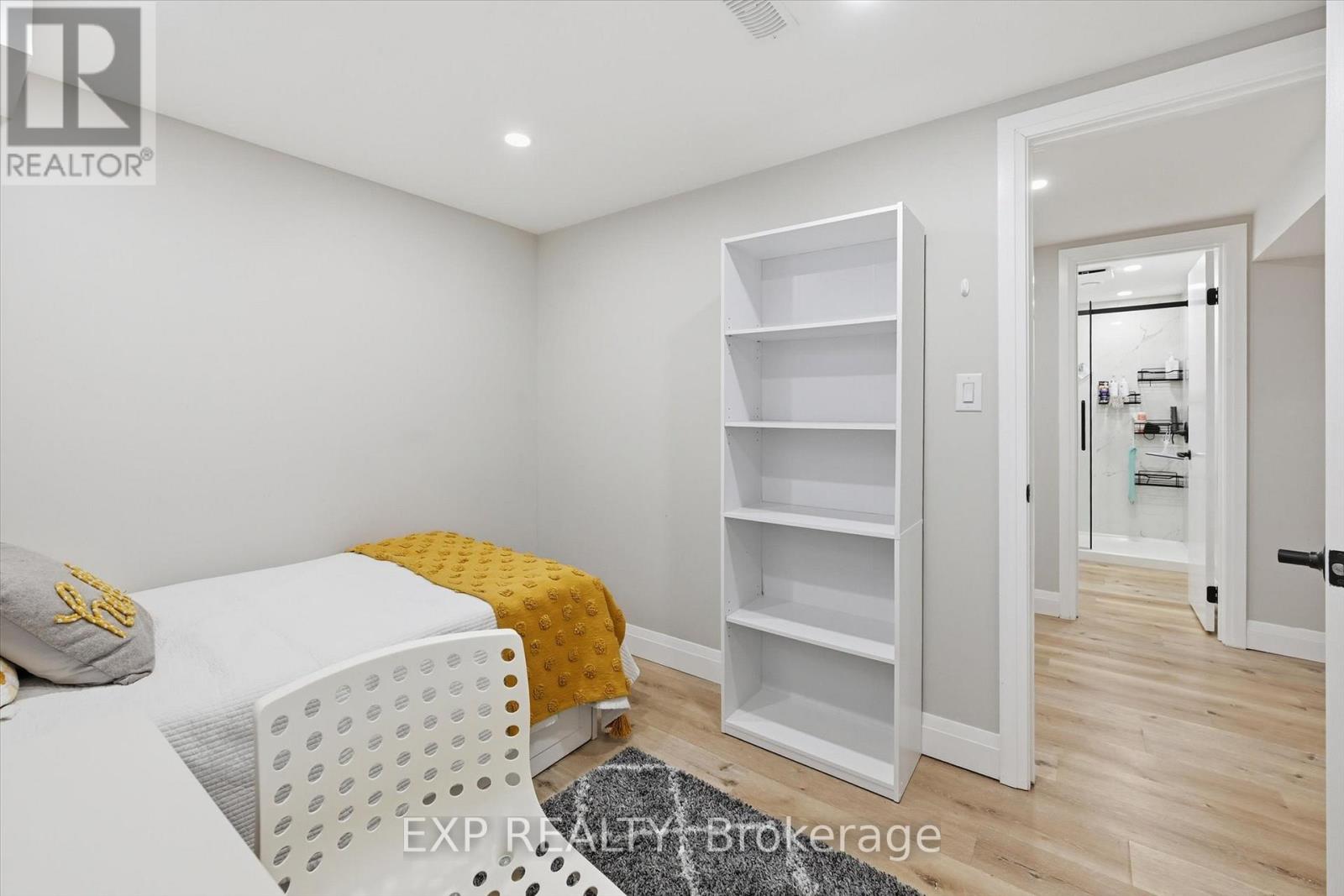 70 WHYTE AVENUE N - 36