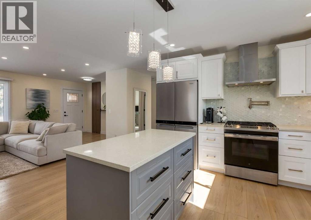 Single Family House Bungalow for Sale in  Valiant Drive NW Varsity Calgary 