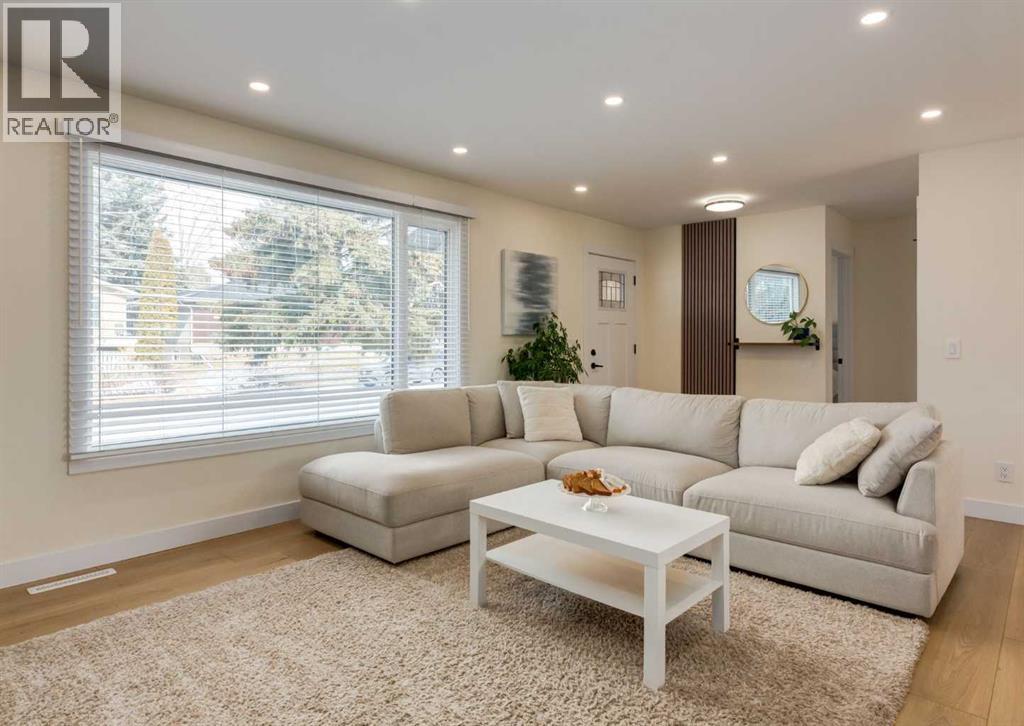 Single Family House Bungalow for Sale in  Valiant Drive NW Varsity Calgary 