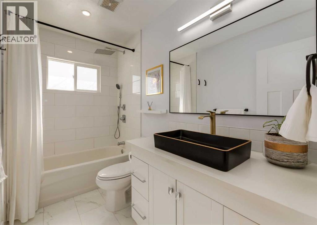 Single Family House Bungalow for Sale in  Valiant Drive NW Varsity Calgary 