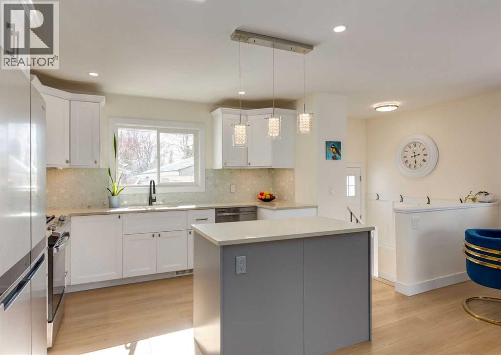 Single Family House Bungalow for Sale in  Valiant Drive NW Varsity Calgary 