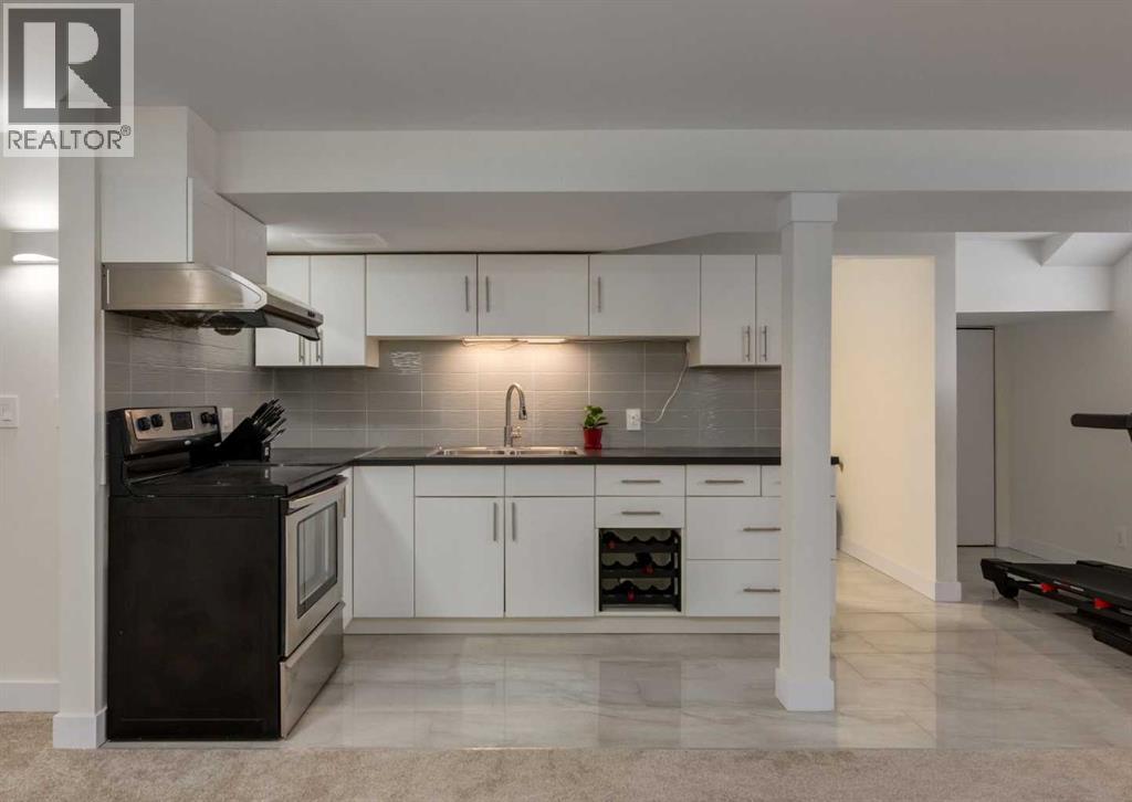 Single Family House Bungalow for Sale in  Valiant Drive NW Varsity Calgary 