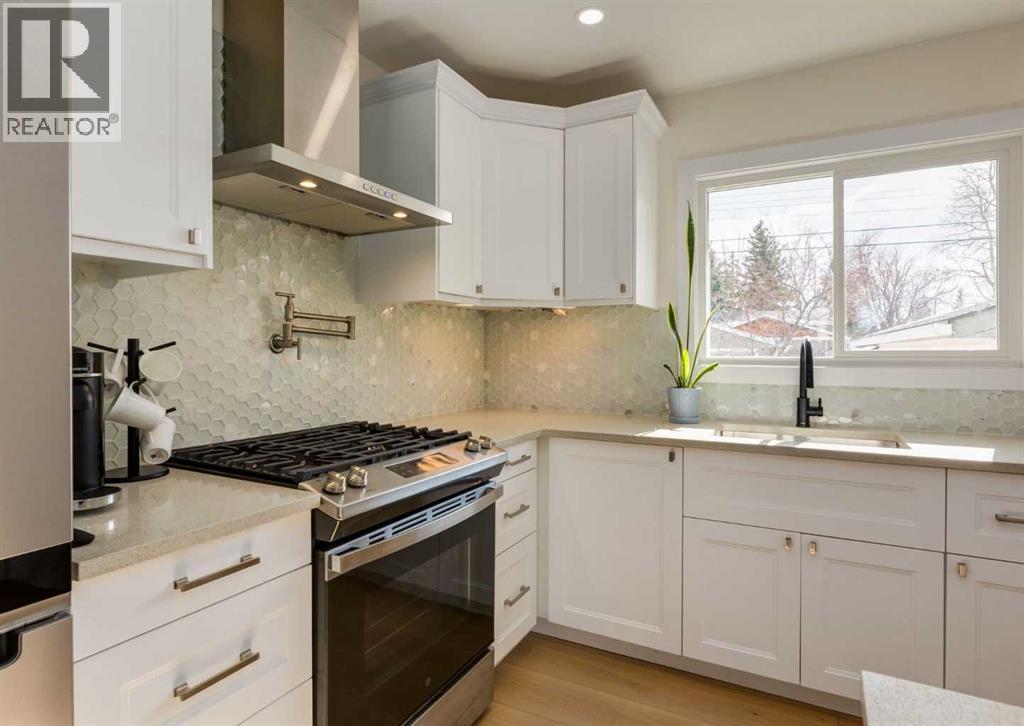 Single Family House Bungalow for Sale in  Valiant Drive NW Varsity Calgary 