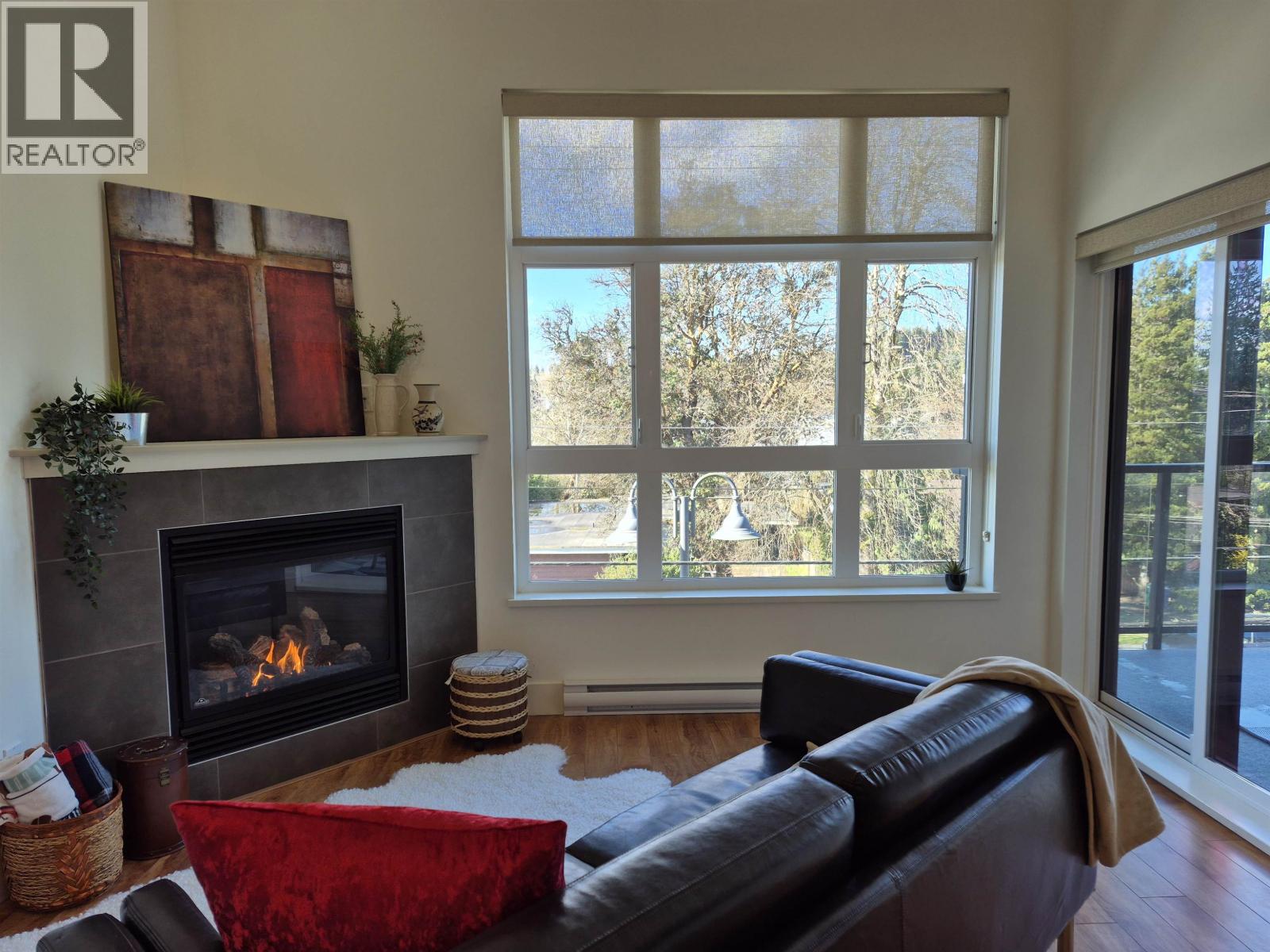 306 5682 WHARF AVENUE, Sechelt