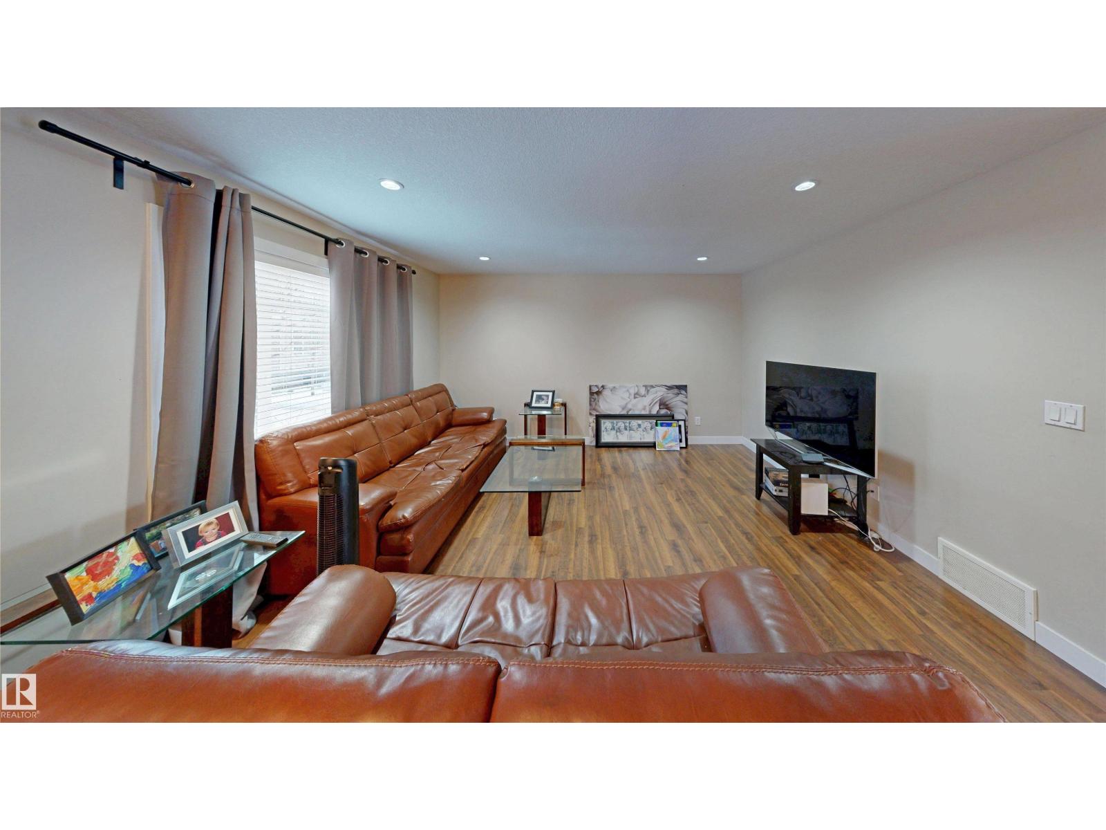 #90 9535 217 ST NW - 5