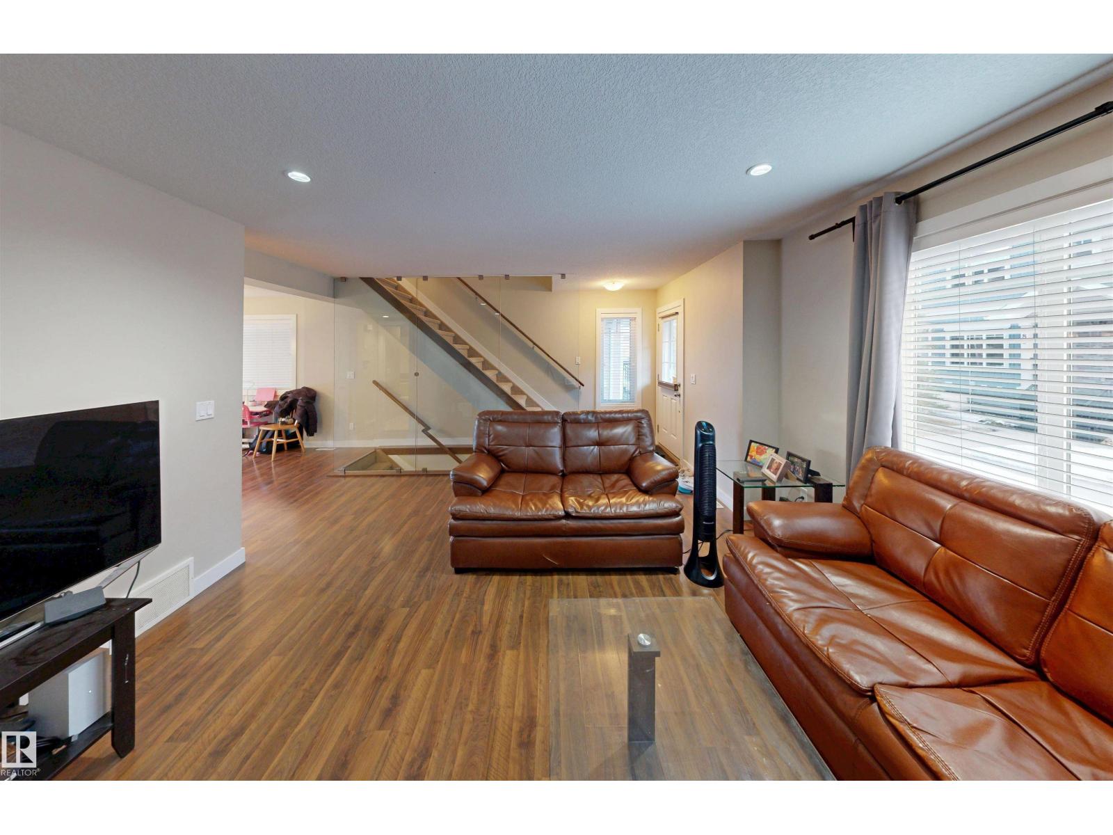 #90 9535 217 ST NW - 7