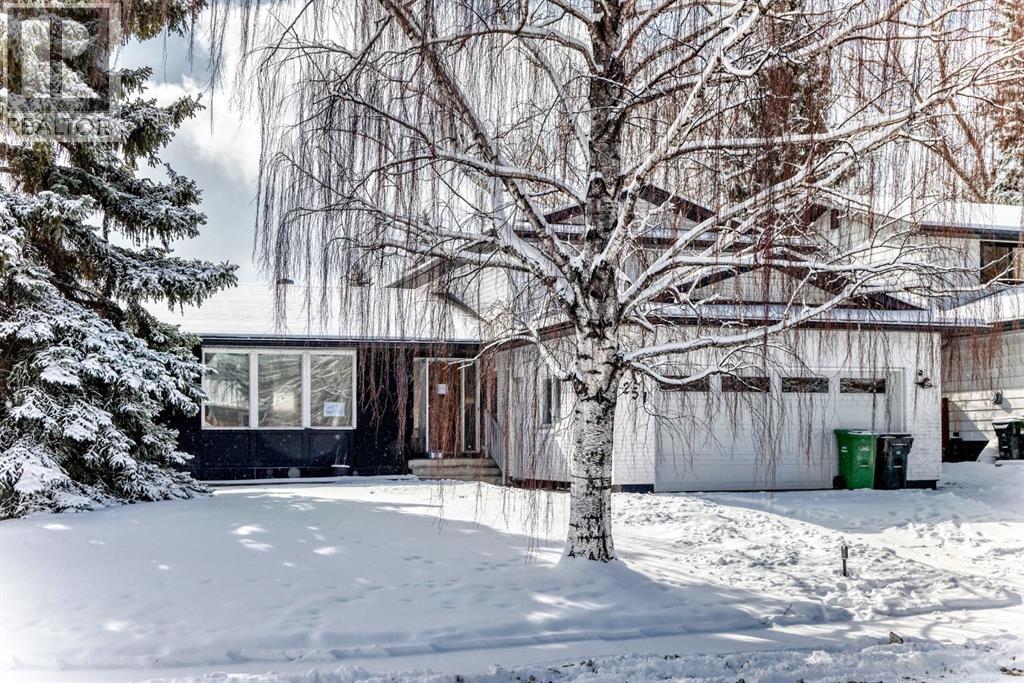 Single Family House for Sale in  Cannell Place SW Canyon Meadows Calgary 