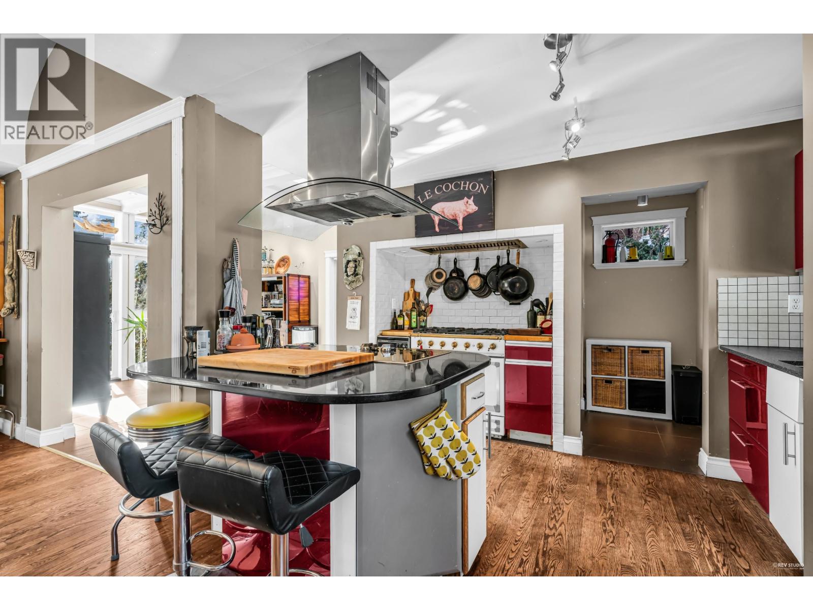 4621 WOODBURN PLACE, West Vancouver