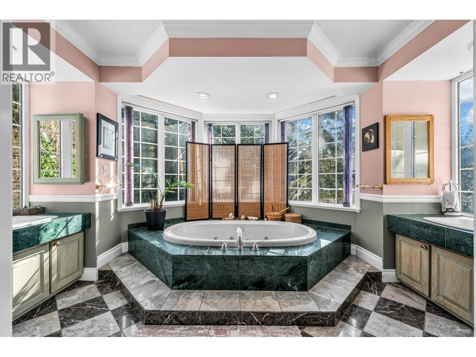 4621 WOODBURN PLACE, West Vancouver