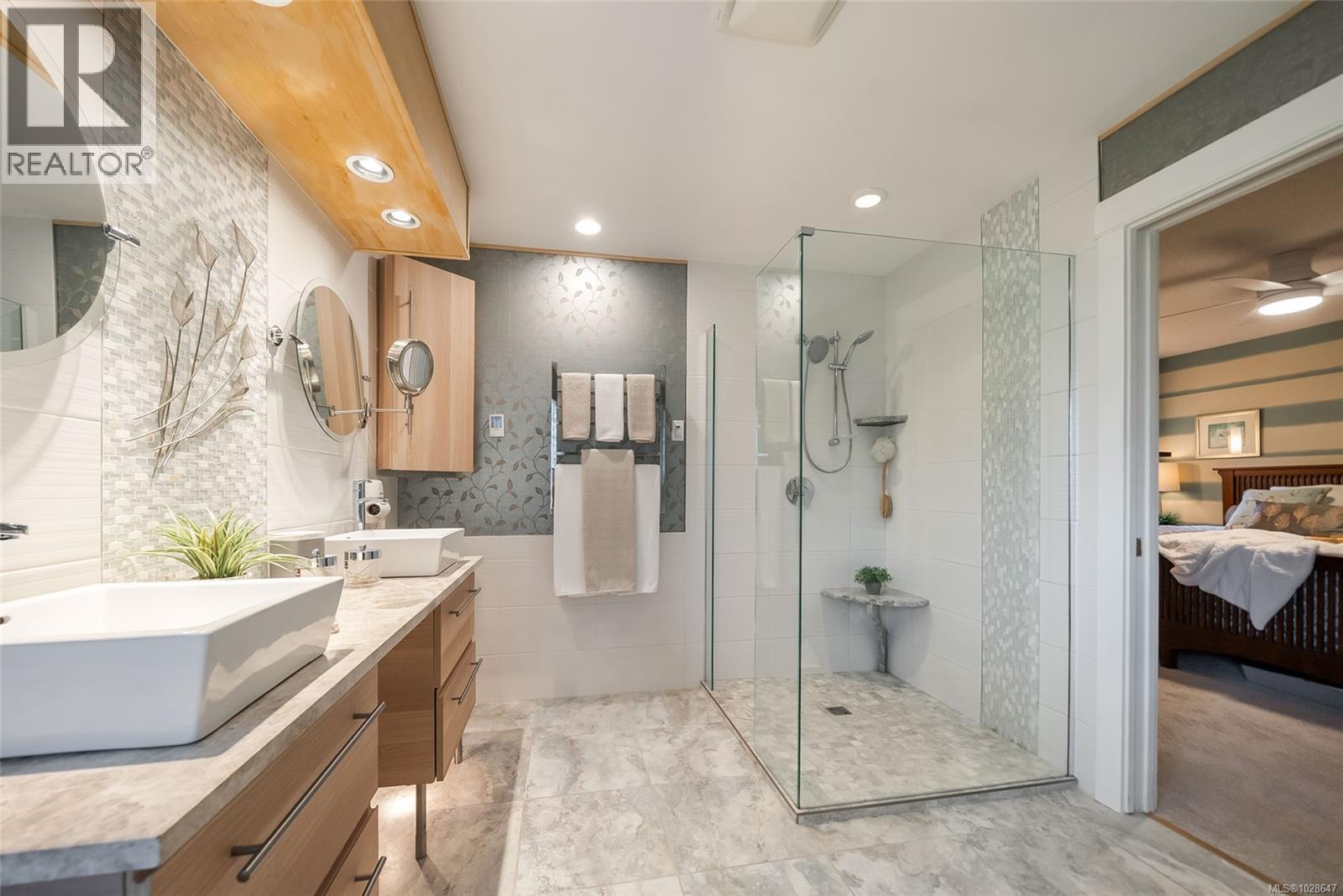 3720 Dolphin Dr, Nanoose Bay