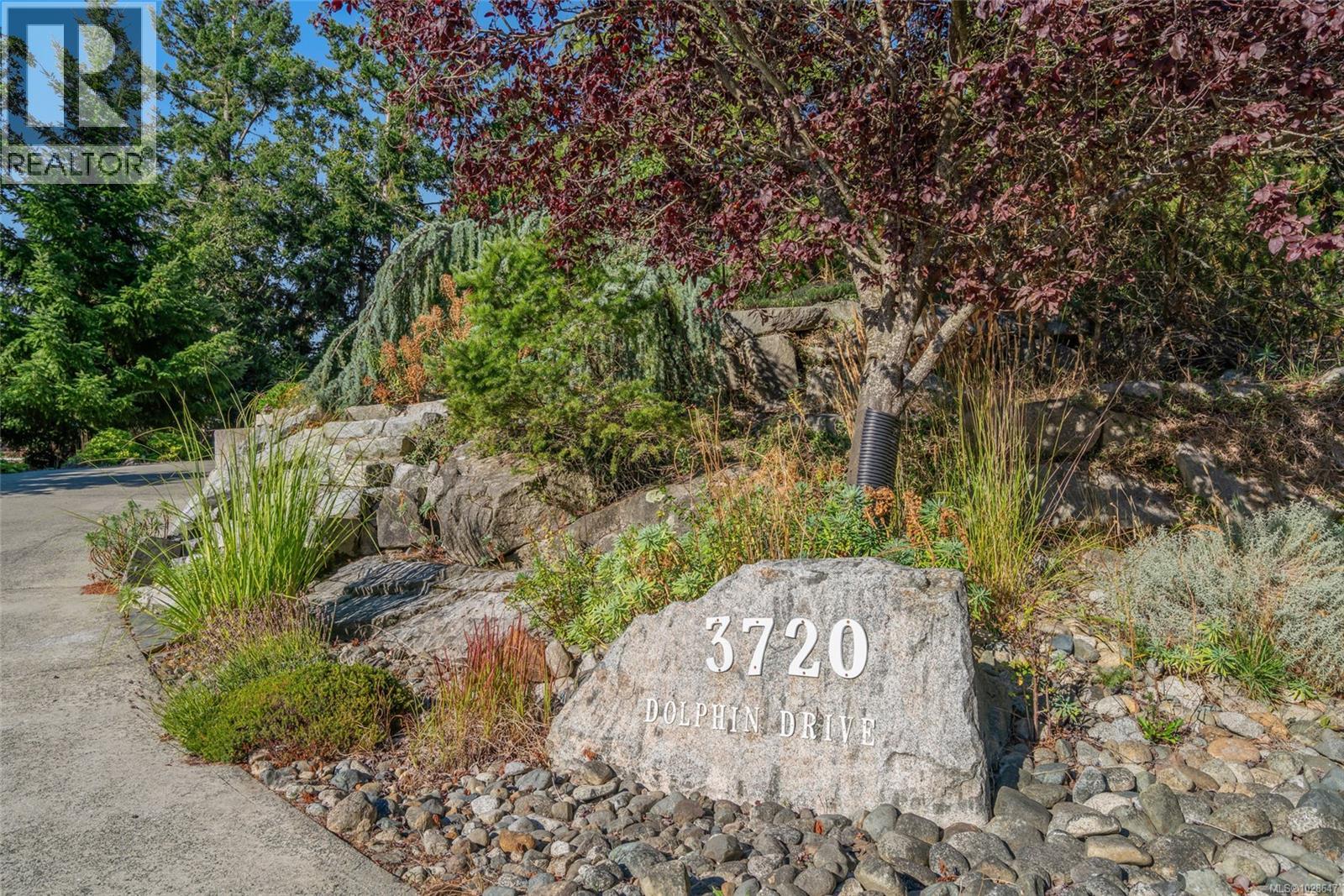 3720 Dolphin Dr, Nanoose Bay