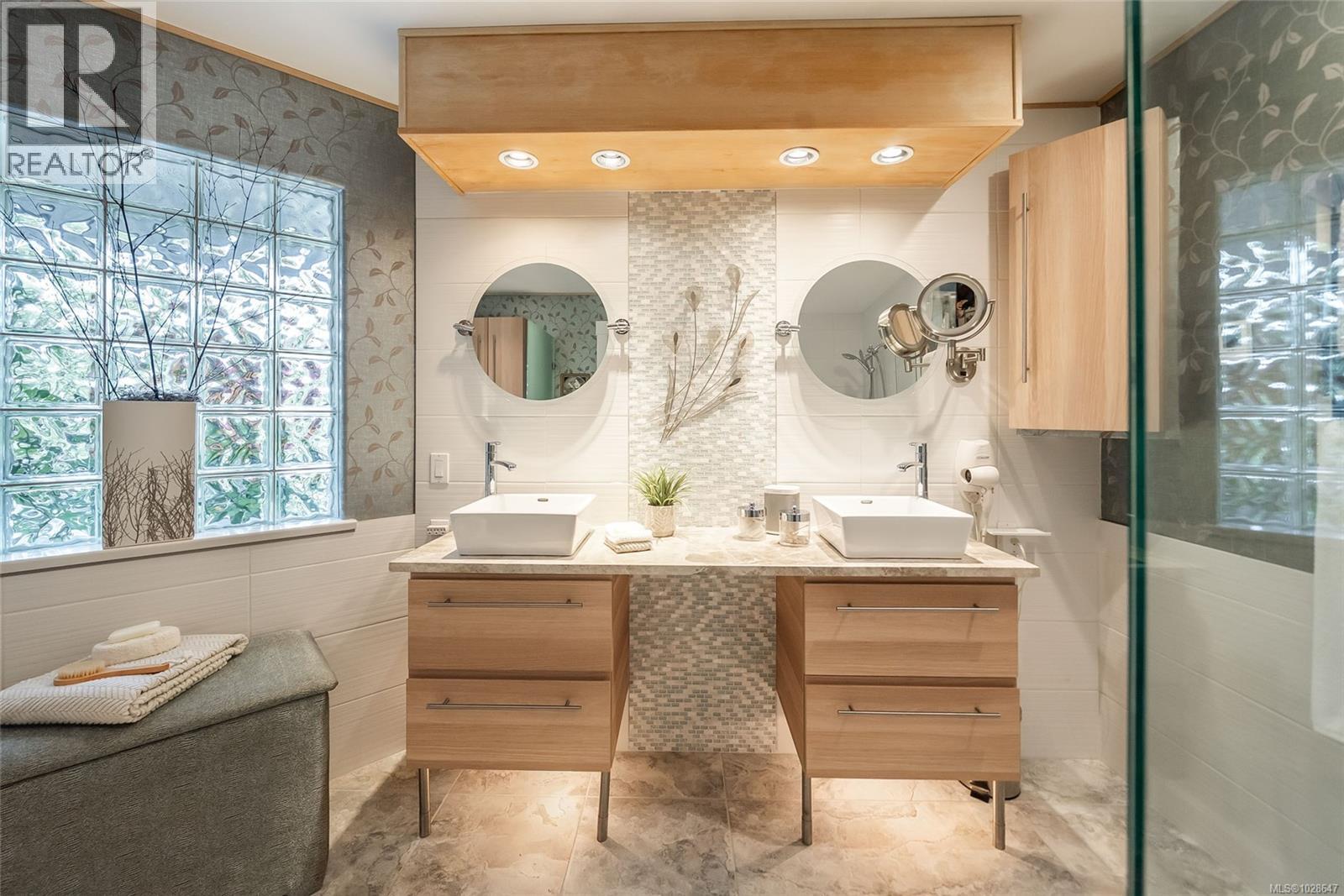 3720 Dolphin Dr, Nanoose Bay