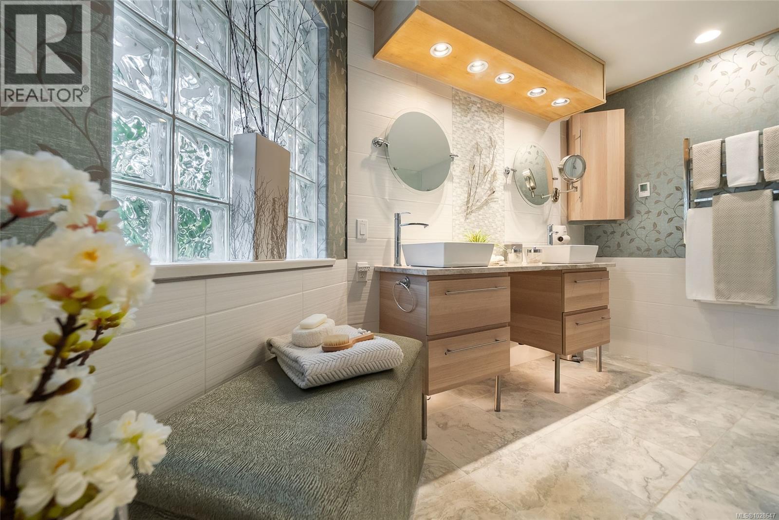 3720 Dolphin Dr, Nanoose Bay