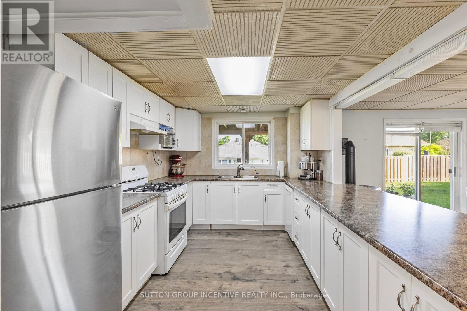 635 WAYNE CRESCENT - 21