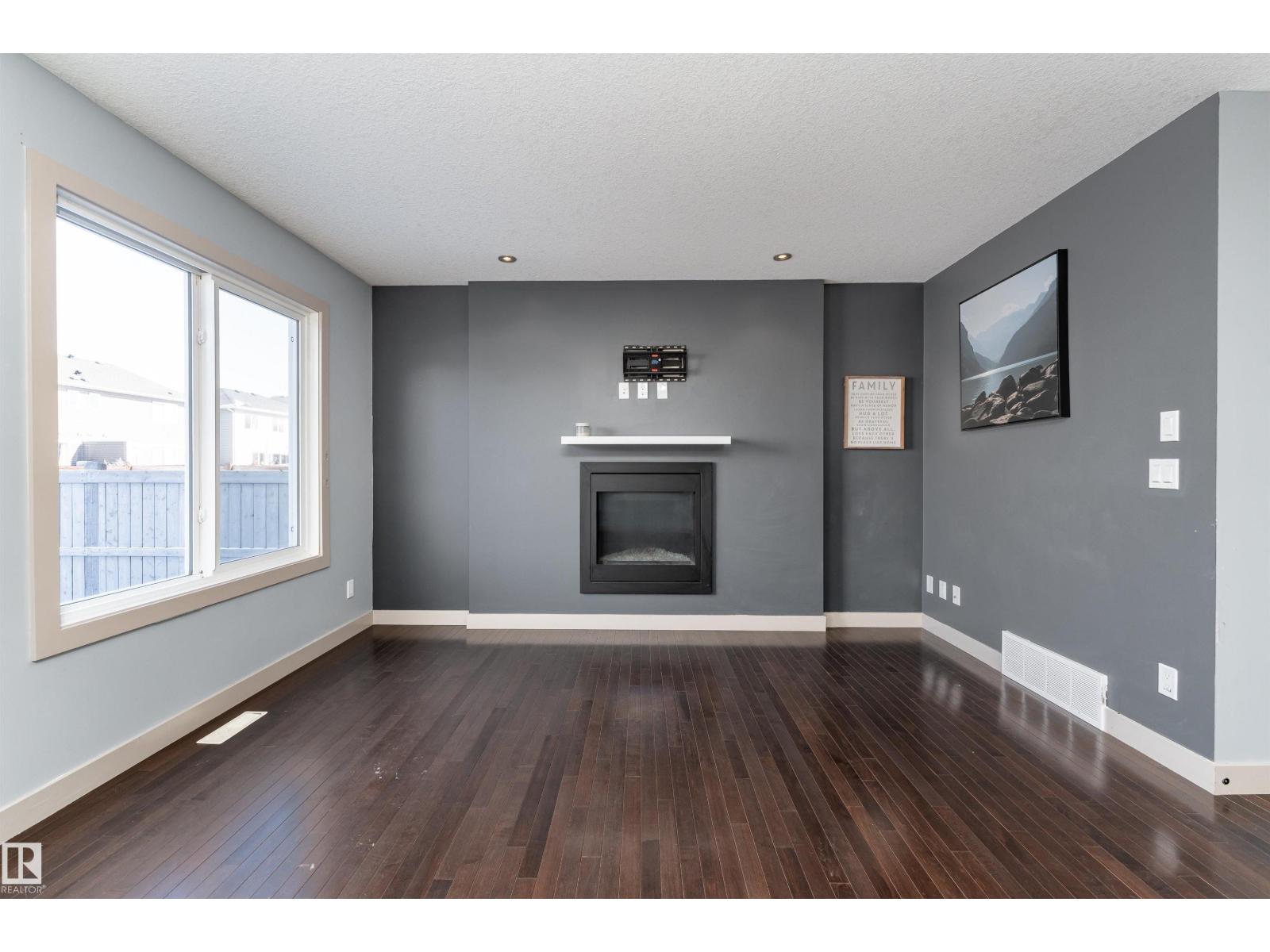 152 RADCLIFFE WD, Fort Saskatchewan