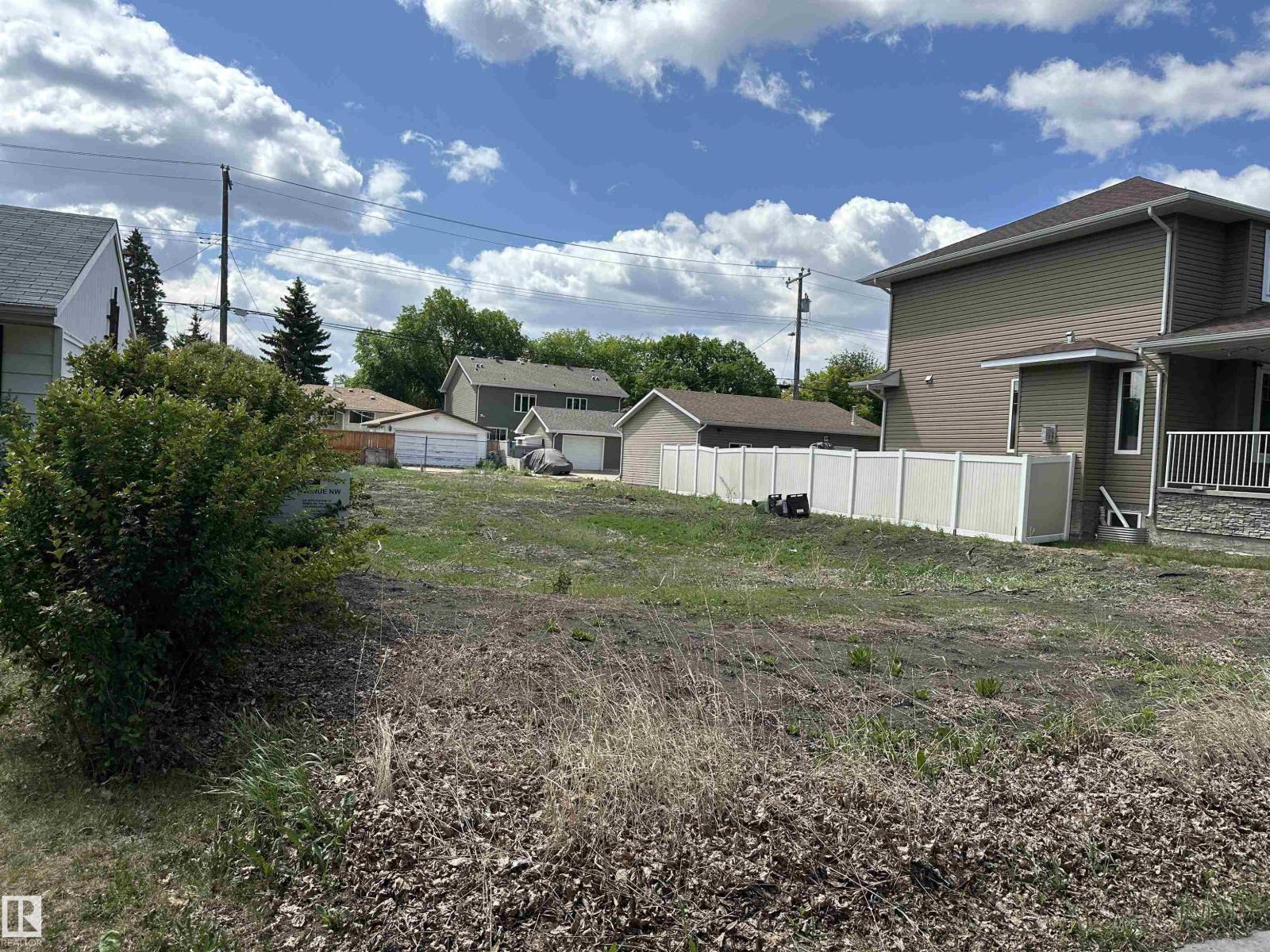 8527 77 AV NW, Edmonton