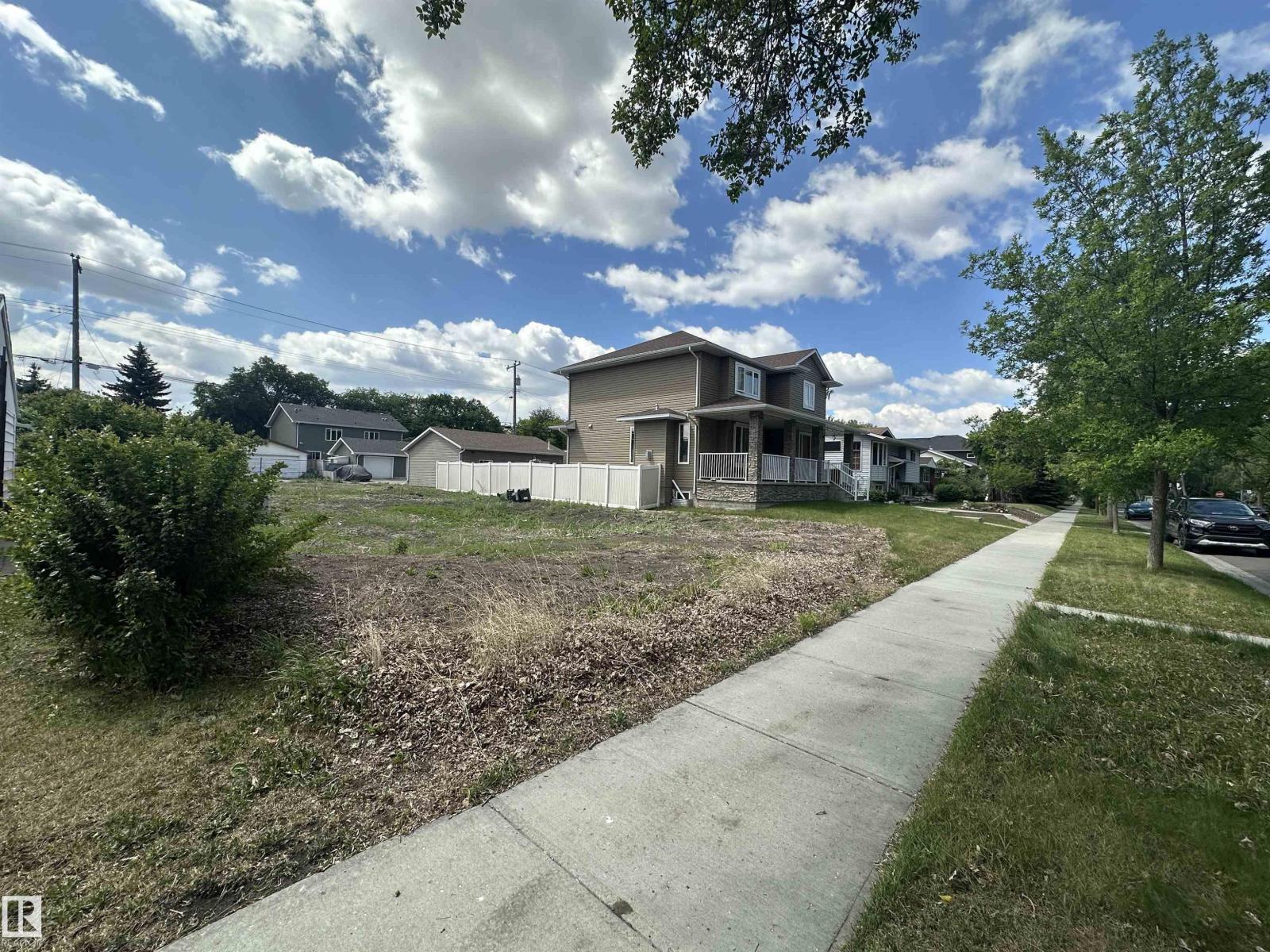 8527 77 AV NW, Edmonton