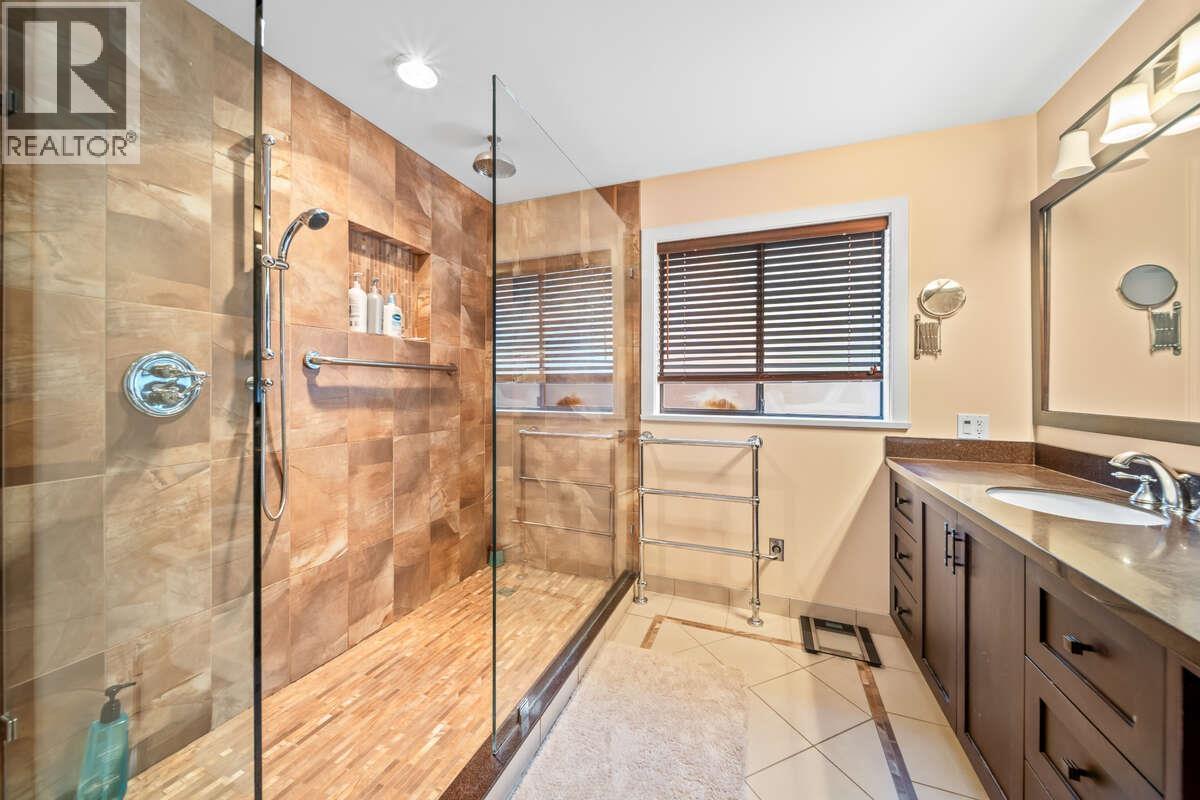 5600 GROUSEWOODS PLACE, North Vancouver