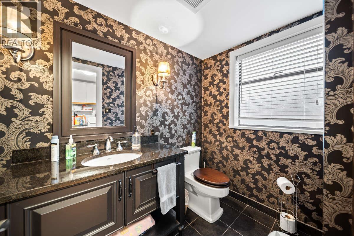 5600 GROUSEWOODS PLACE, North Vancouver