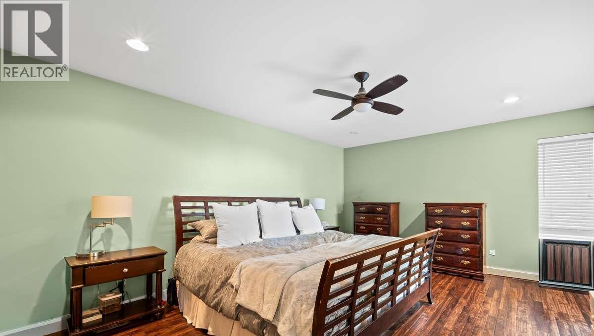 5600 GROUSEWOODS PLACE, North Vancouver