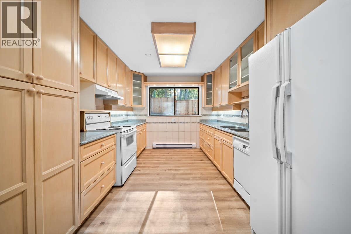 5600 GROUSEWOODS PLACE, North Vancouver